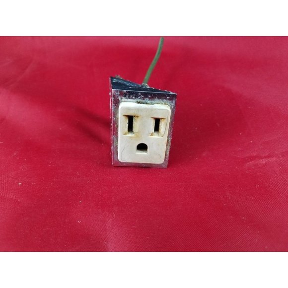 AMERICAN MOTORS RANGE and OTHERS 120VAC RECEPTACLE MODEL RF?8331 Vintage - Picture 1 of 4